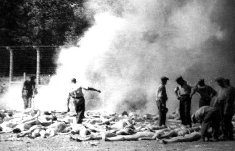 ausch-birk-burning-corpses-1944-2.jpg