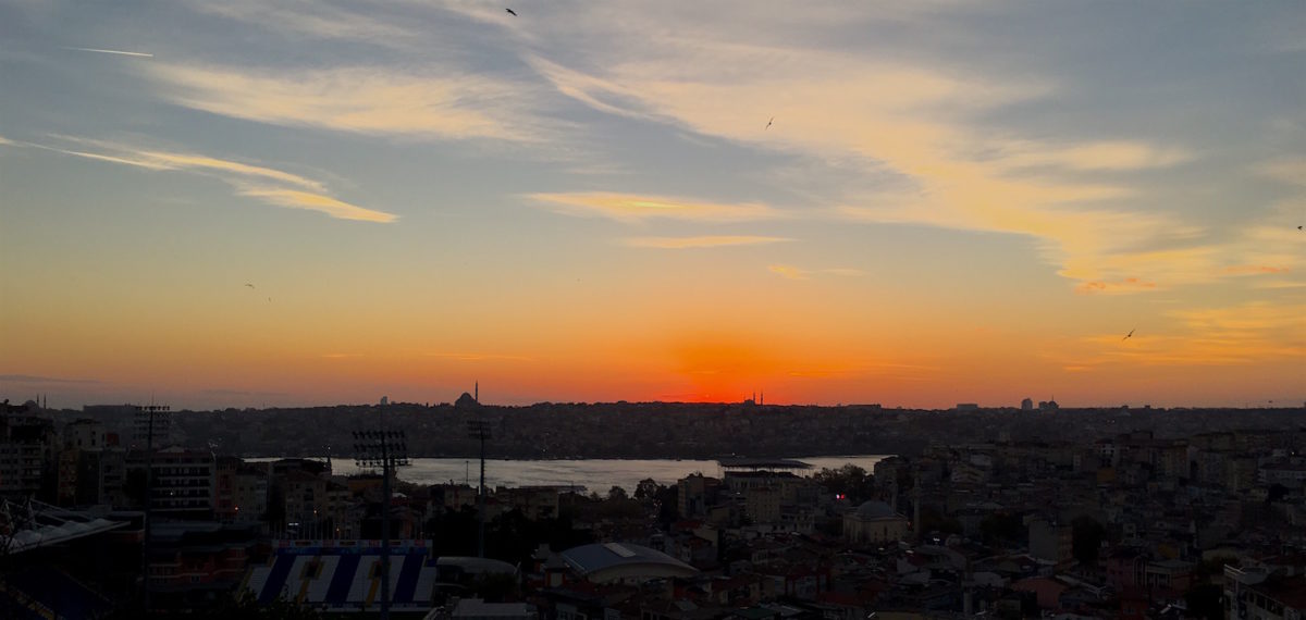 Istanbul Dusk over the Golden Horn.jpg